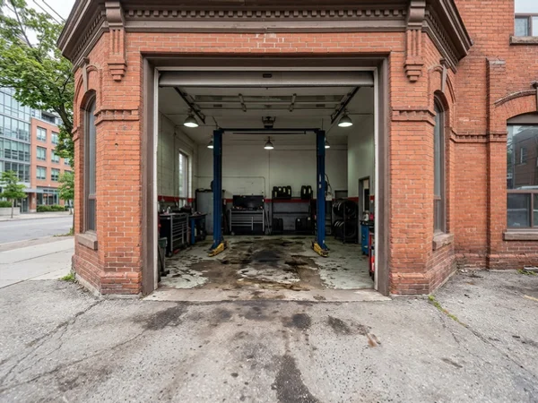 Mechanic Shop Floor Cleaning before cleaning